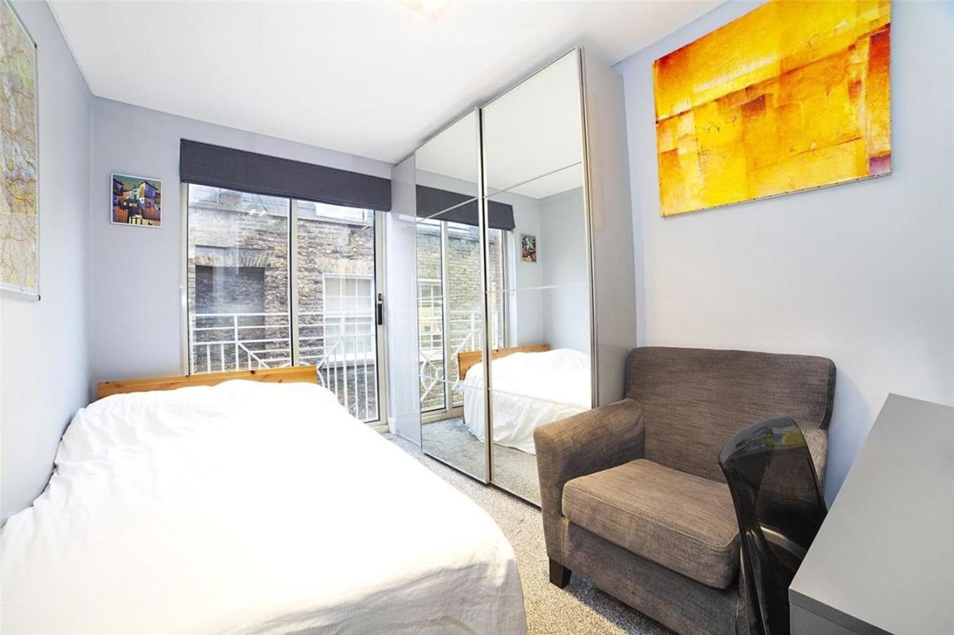 Alloggio in famiglia Bedroom In My Seven Dials In Covent Garden Just A Minute's Walk From Soho Londra